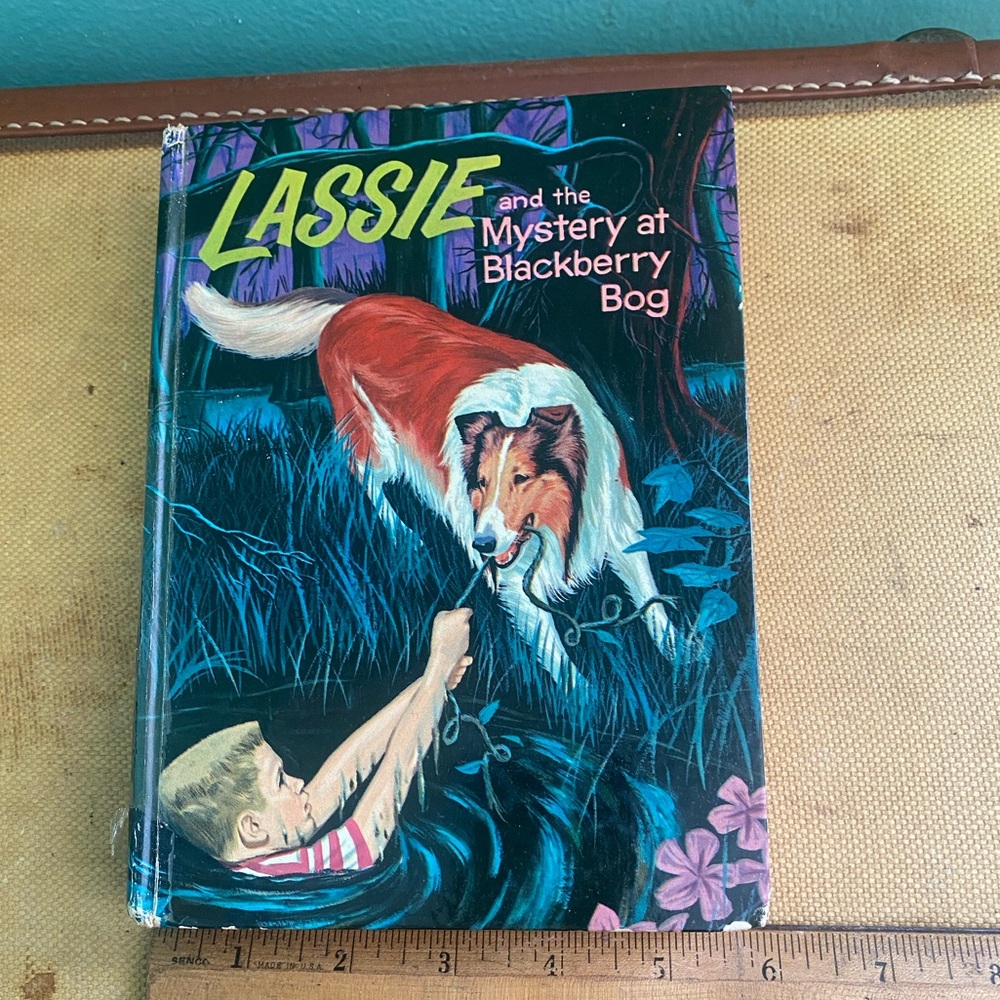 Lassie and the Mystery at Blackberry Bog Book